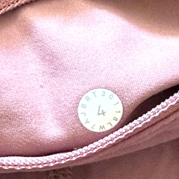 Lululemon sz 4 Speed Up Short in pink Quicksand Women's Mauve Shorts great cond - Picture 6 of 11